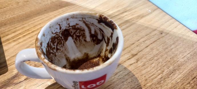 Kahve içtim? Gerçek fal bakabilenler yorumlayabilir mi? falımda ne çıkmış😊?