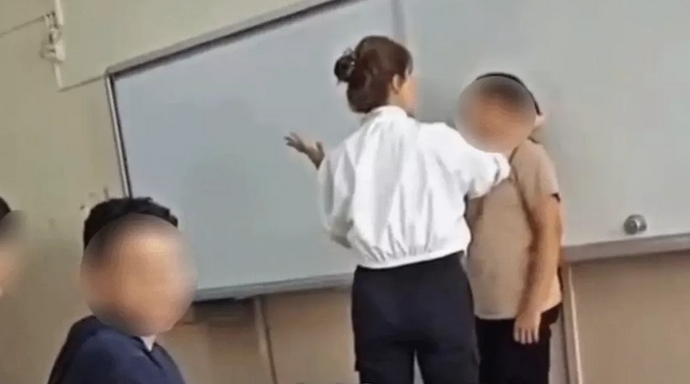 Öğrencisini saçlarını kopartacağını söyleyerek dövdü! Siz de öğretmenizden hiç dayak yediniz mi?