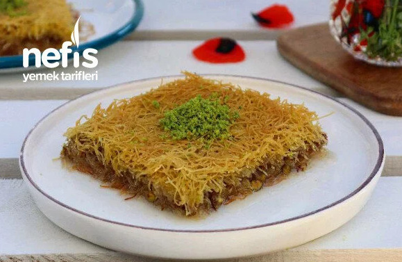 🥧 Tepsi Savaşları Başlasın! Baklava mı Kadayıf mı?