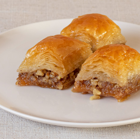 🥧 Tepsi Savaşları Başlasın! Baklava mı Kadayıf mı?