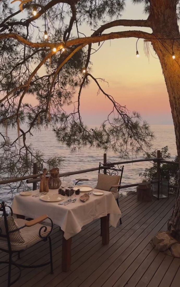 Kiminle bu sofrada romantik bir akşam yemeği isterdiniz?