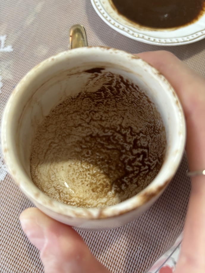 Mistik biri bana kahve falı bakar mısın?