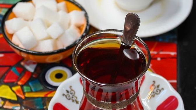 Tatlı yerken yanına en çok ne yakışır?