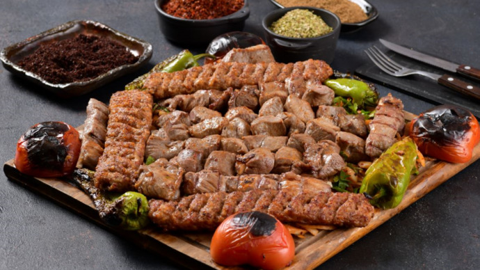 Bana İstanbulda Nezih Bir Mekanda Kebap Ismarlayacak Hanfendiyi Nasıl Bulurum?