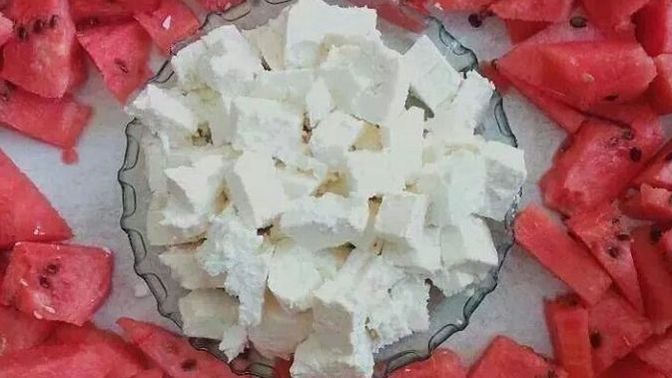 Karpuzun yanına ne yakışır beyaz peynir mi, sadece karpuz mu, yoksa başka bir seçimin var mı?