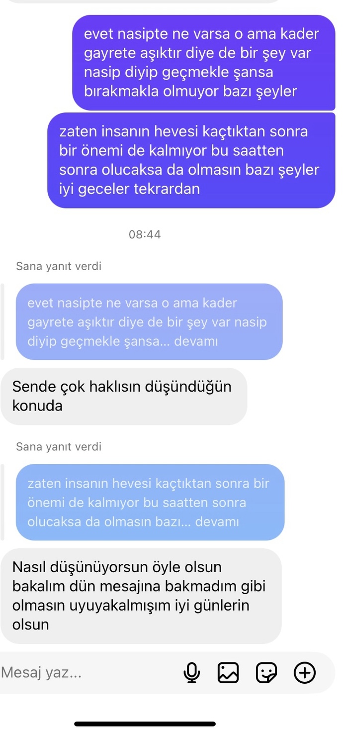 Akrabayız uzaktan. 6 aydır da konuşmuyorduk. hesabını herkese açık yapmış bende storysine bakmıştım. onun mesajları ne anlatıyor?