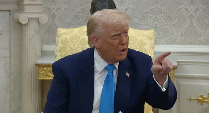 Trump Katarın hediye uçağını soran muhabiri kovdu. Sizce liderler böyle olmalı mı?