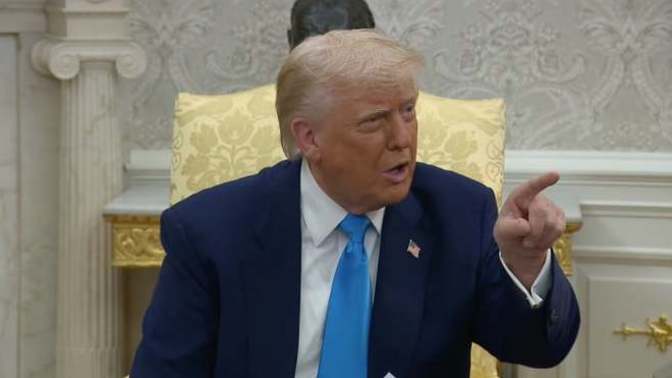 Trump Katar'ın hediye uçağını soran muhabiri kovdu. Sizce liderler böyle olmalı mı?