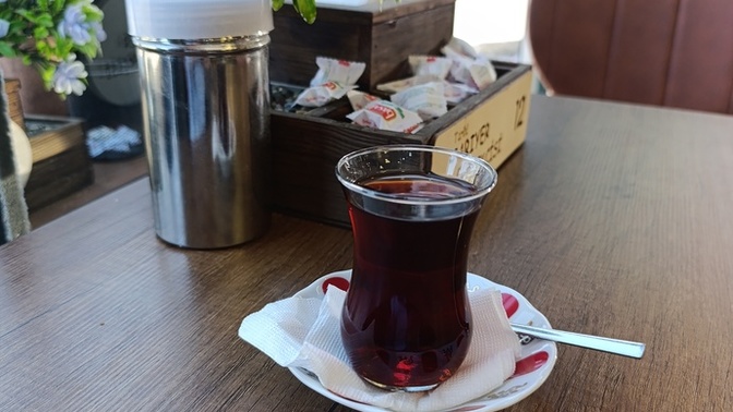 Çayı demli mi içersin açık mı?