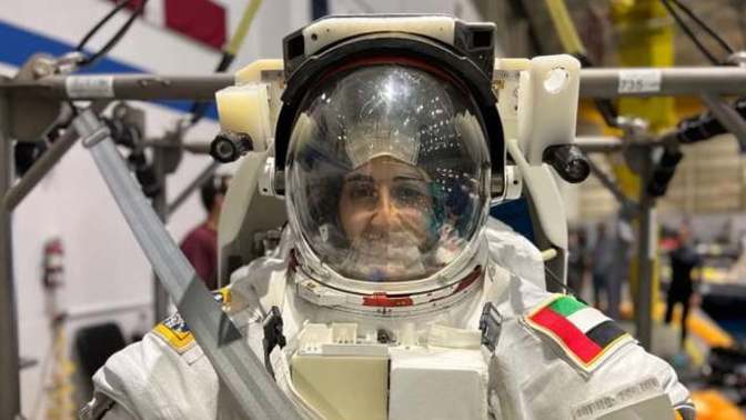 İlk Arap kadın astronot göreve hazır:" Erkek ya da kadın olmanın bir önemi yok" dedi. Ne düşünüyorsunuz?