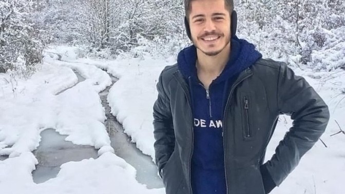 Çağatay Ulusoy mu daha yakisikli bu kişi mi?
