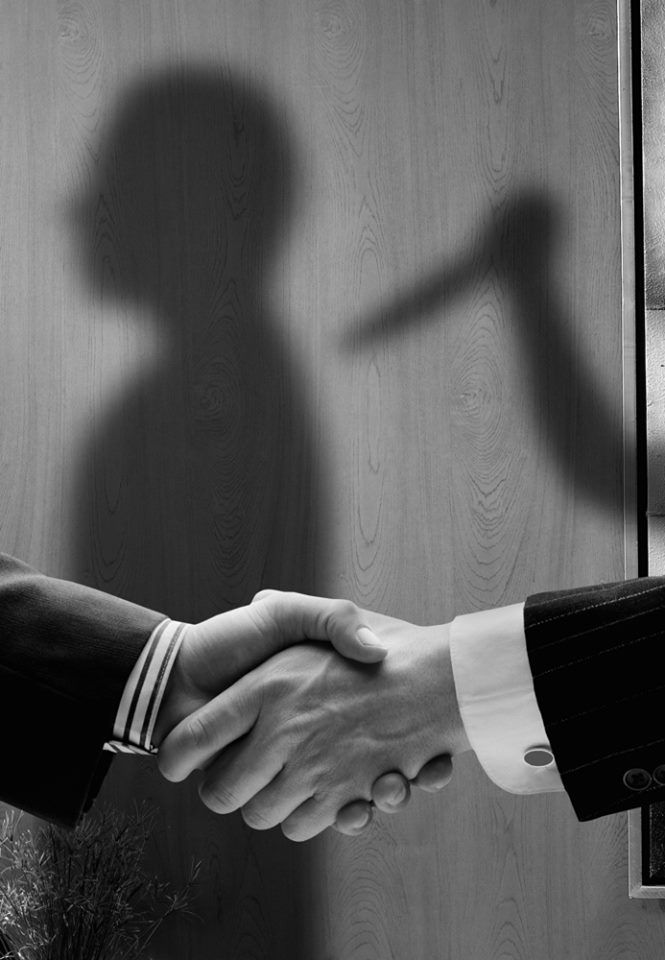 Menfaat uğruna karakterini satanın yeri mezar mıdır, mezbelelik mi?