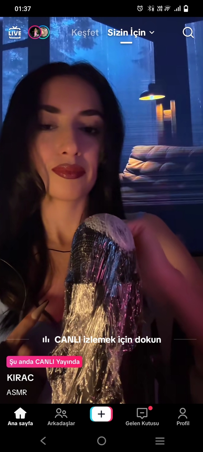 Asmr izleyerek uykusu gelen var mı?