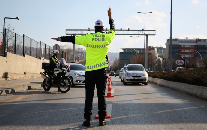 TBMMye yeni trafik cezaları için yasa teklifi sunuldu. Yeni cezalar yeterli olur mu sizce?