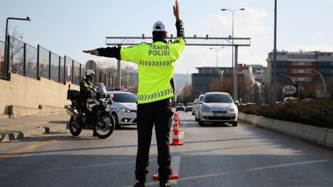 TBMM'ye yeni trafik cezaları için yasa teklifi sunuldu. Yeni cezalar yeterli olur mu sizce?