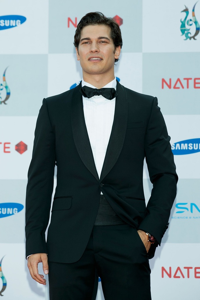 Çağatay Ulusoy en çok hangi dizide yakışıklıydı sizce?