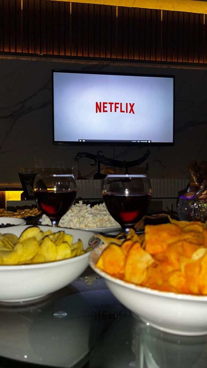 Film gündüz mü daha iyi izlenir yoksa gece mi?
