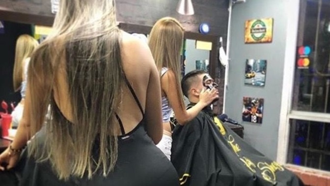 Türkiyede olsa kapısında sıra olur mu?