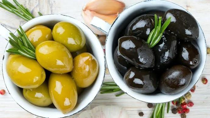 Sizce yeşil zeytin mi siyah zeytin mi?