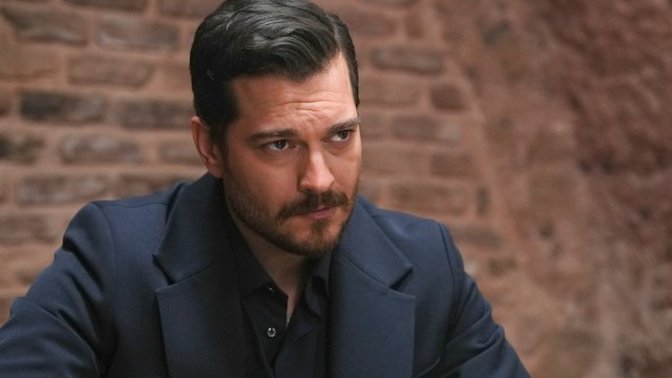 Yakışıklı erkekler neden hep daha karakterli oluyor?