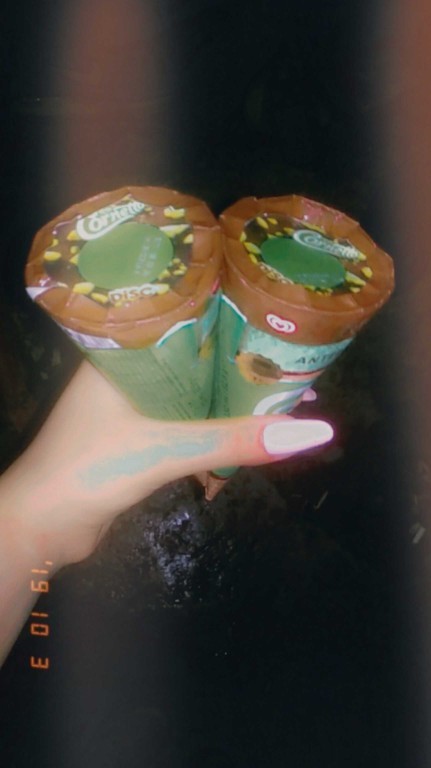 Yağmur altında dondurma yer misiniz 🍦?