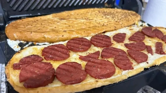 Sucuklu Tost mu Kaşarlı Tost mu?