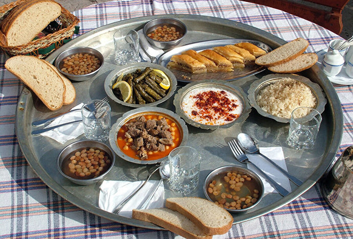 Gece yarısı eşiniz kalk bana yemek hazırla dese hazırlar mısın?