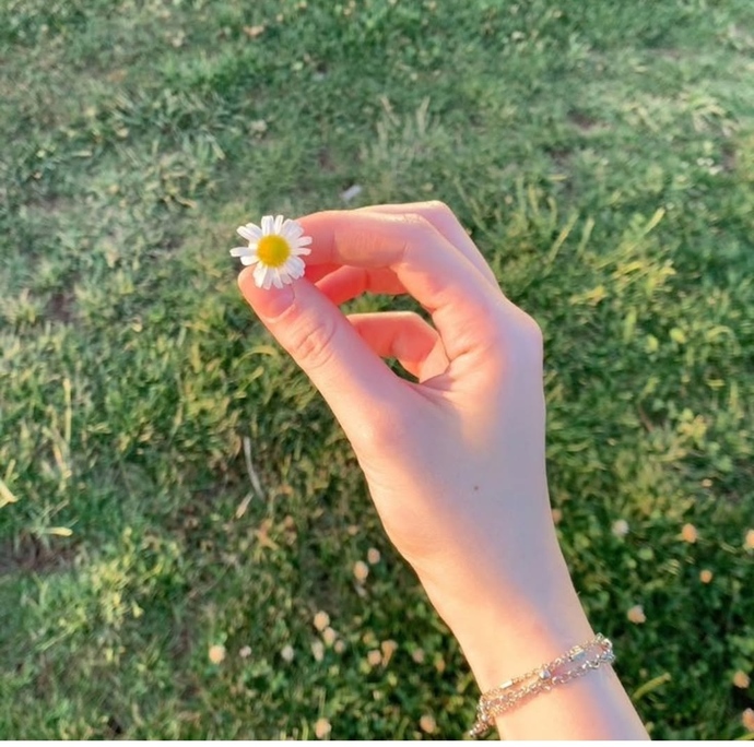 Tuttuğum her şey elimde kalıyor. Demek ben tuttuğunu koparan biriyim :)) Dimi?