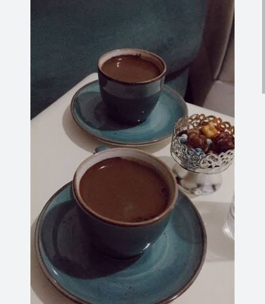 Sevgilisine her gün kahve servisi yapan erkek kaç adım öndedir?