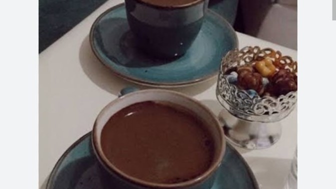 Sevgilisine her gün kahve servisi yapan erkek kaç adım öndedir?