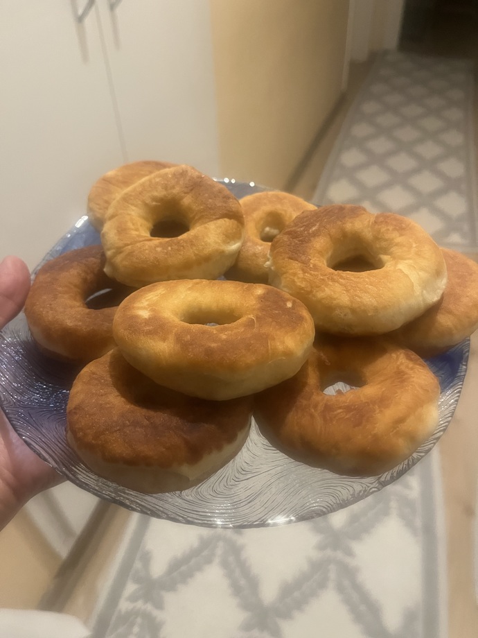 Gecenin bu saatinde yapılır mı be kardeşim diyorsun değil mi pişi yaptım nasıl olmuş?