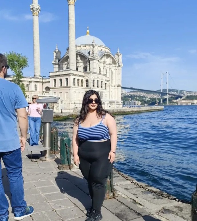 Güzelim ama kiloluyum kilolu kızları neden sevmiyorlar?