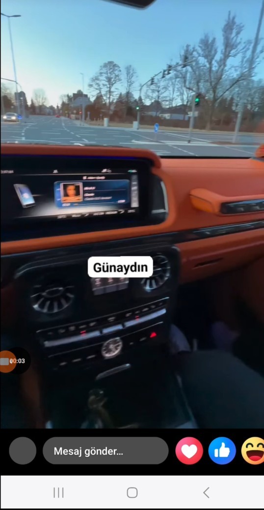 Çabuk bakın bu erkek ayağı mı kadın mı?