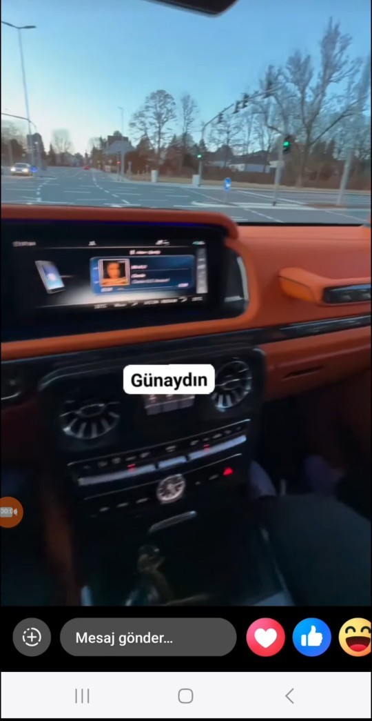 Çabuk bakın bu erkek ayağı mı kadın mı?
