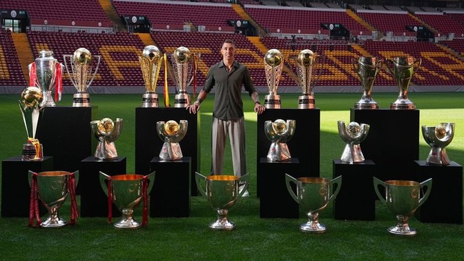 Fernando Muslera futbolu bıraktı. Bir devrin sonu mu, kendisini sever miydiniz?