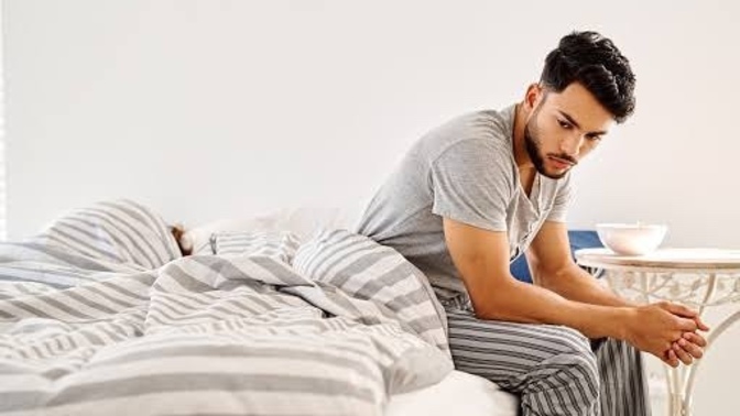 Sen, sevdiğinin yokluğunun acısı ile uyandın mı hiç yeni güne?