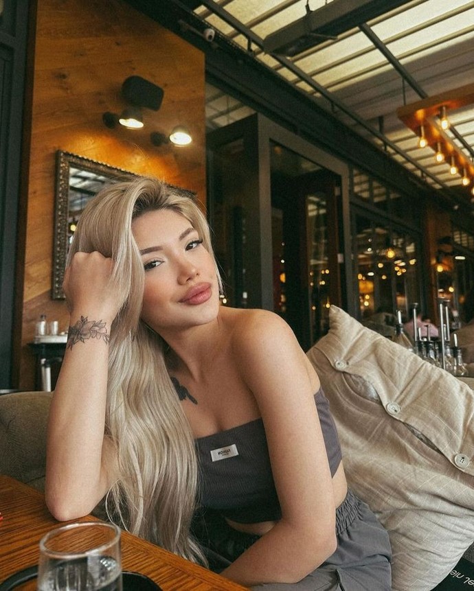 Aşırı dolgun dudaklar itici mi?