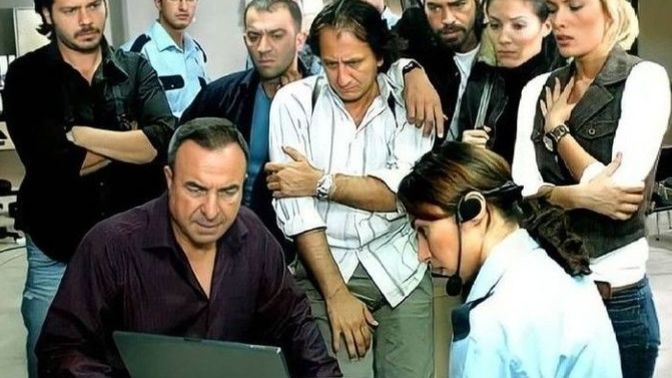 Arka Sokaklar dizisinin bu kadar uzun sürmesini kaliteye mi, yoksa izleyici alışkanlığına mı bağlıyorsunuz?
