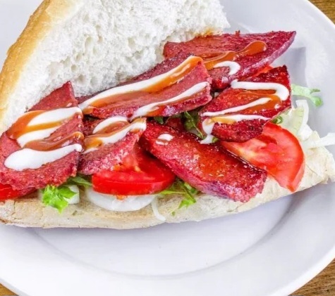 Köfte ekmek mi yoksa sucuk ekmek mi seversiniz?