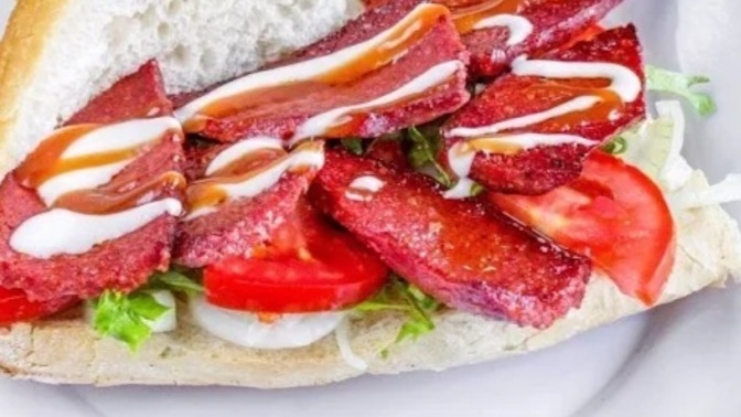 Köfte ekmek mi yoksa sucuk ekmek mi seversiniz?