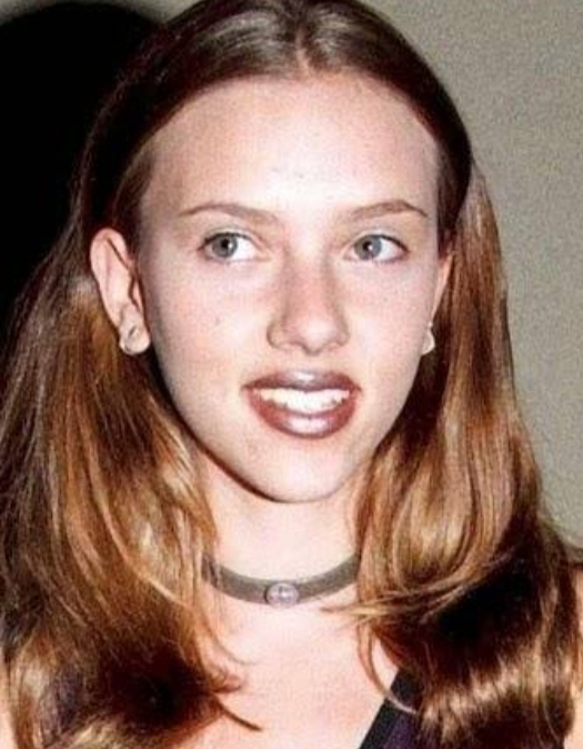 Scarlett Johansson çirkin değilmi zaten ayakkabı numarası da 42. Bunu güzel bulan var mı?