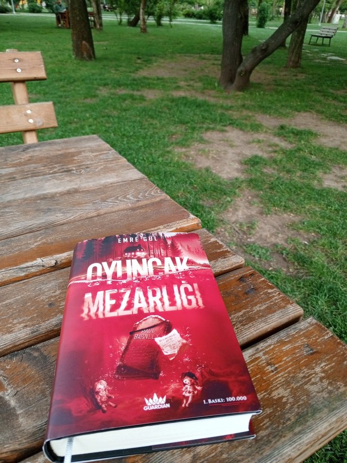 Benim gibi açık alanda kitap okumayı seven kimler var?