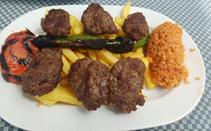 Köfte patates mi tavuk pilav mı?