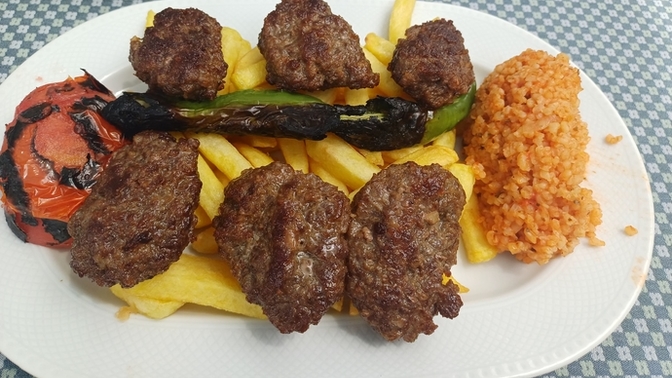 Köfte patates mi tavuk pilav mı?