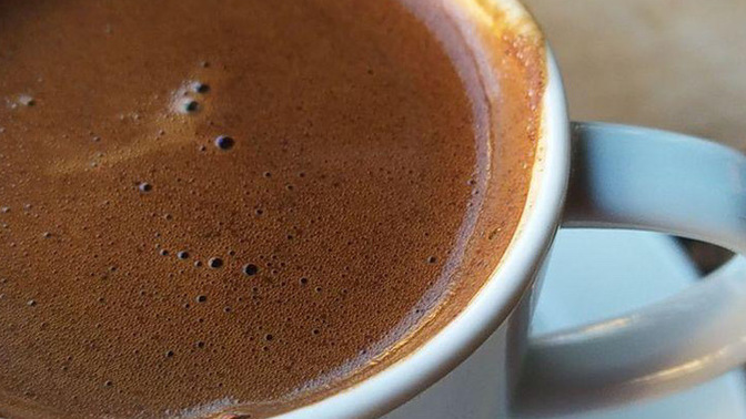 Dışarda kahve içmek mi, evde köpüklü Türk kahvesi mi?