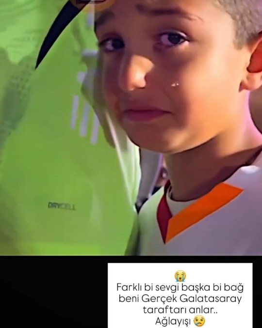 Arkadaşlar ya da  renktaşlarım Muslera bugün son basın toplantısi yaptı ve ben çok üzgünüm yarın son maç izliyecez mi😢😭?