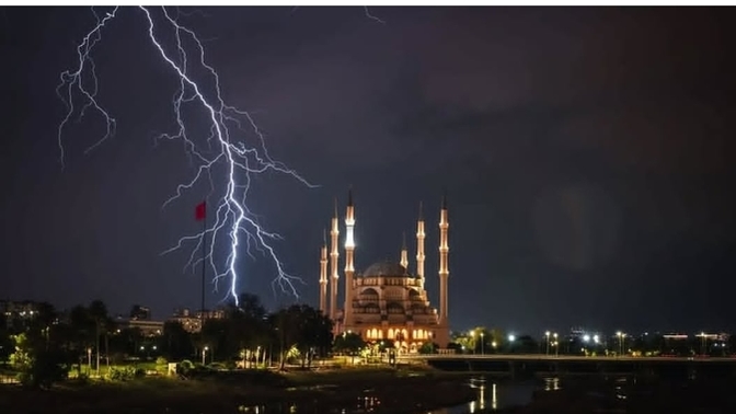 Adana dellendi yine şimşekler durmuyor, sizde havalar ne durumda?