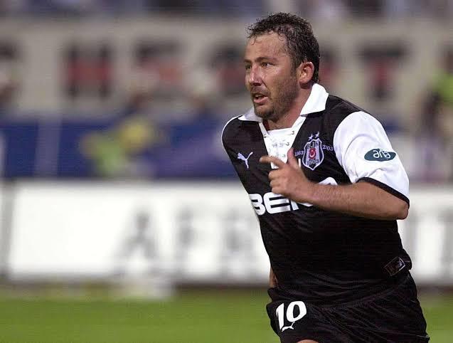 Sizce yurtdışında hiç oynamamış en iyi Türk futbolcu hangisidir?