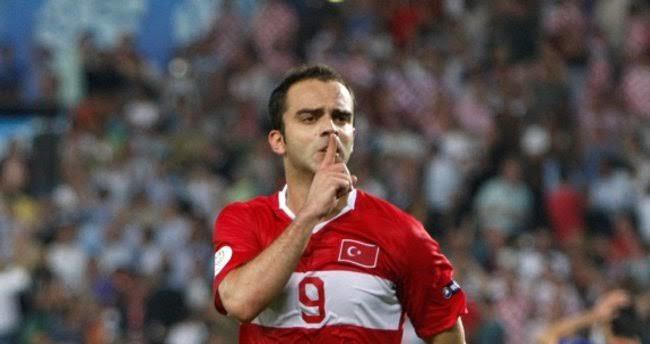 Sizce yurtdışında hiç oynamamış en iyi Türk futbolcu hangisidir?