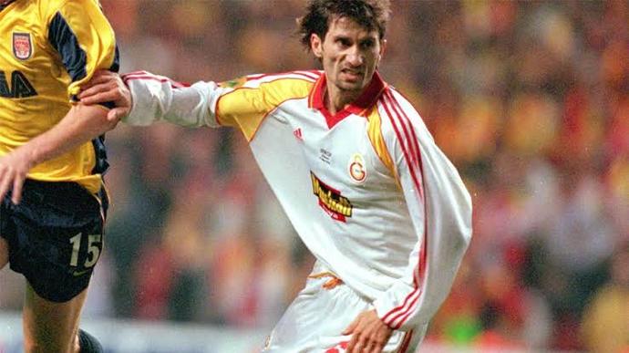 Sizce yurtdışında hiç oynamamış en iyi Türk futbolcu hangisidir?